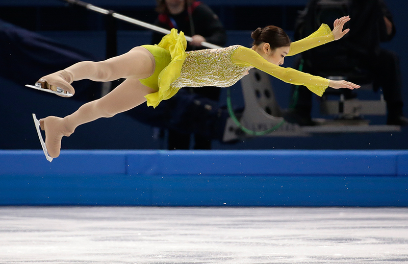 Illustration for article titled Amazing Images of Olympic Figure Skaters Defying Gravity